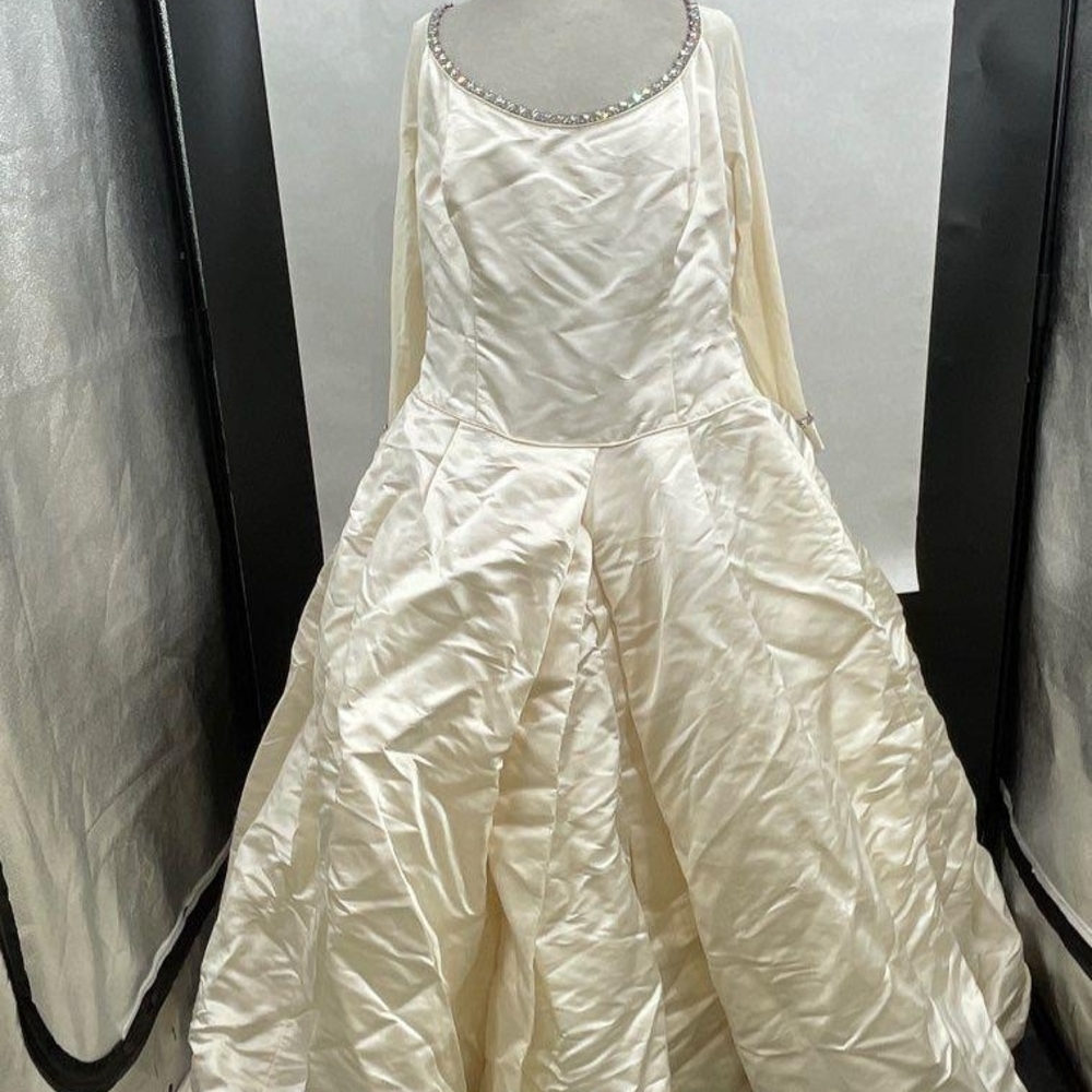 Elegant Cream wedding Dress